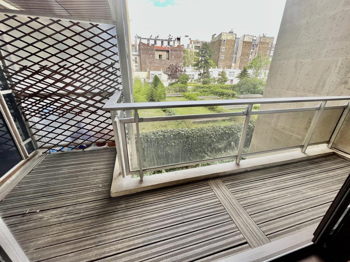 STUDIO AVEC BALCON PARIS XV M°CHARLES MICHELS
