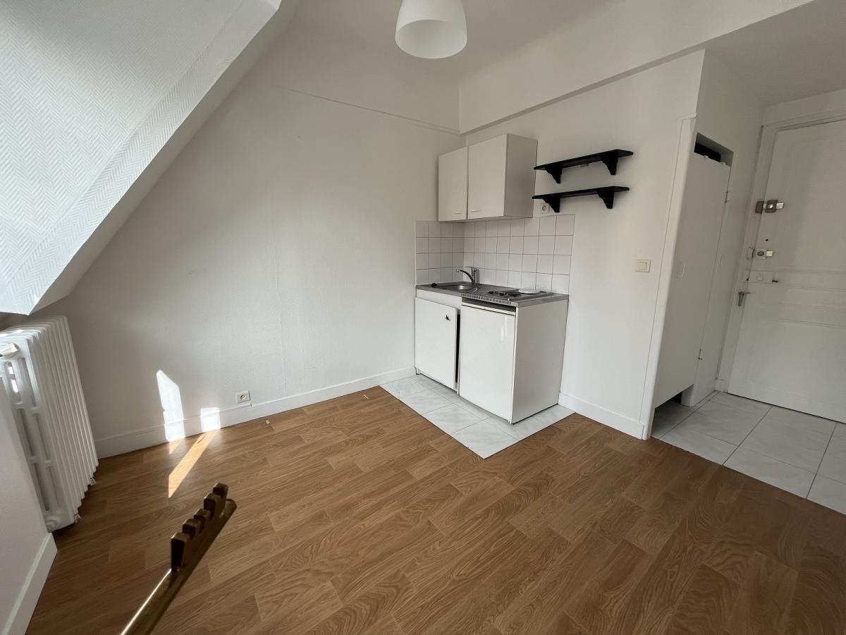 Paris XVème, Métro Commerce, Studio 12,19m²