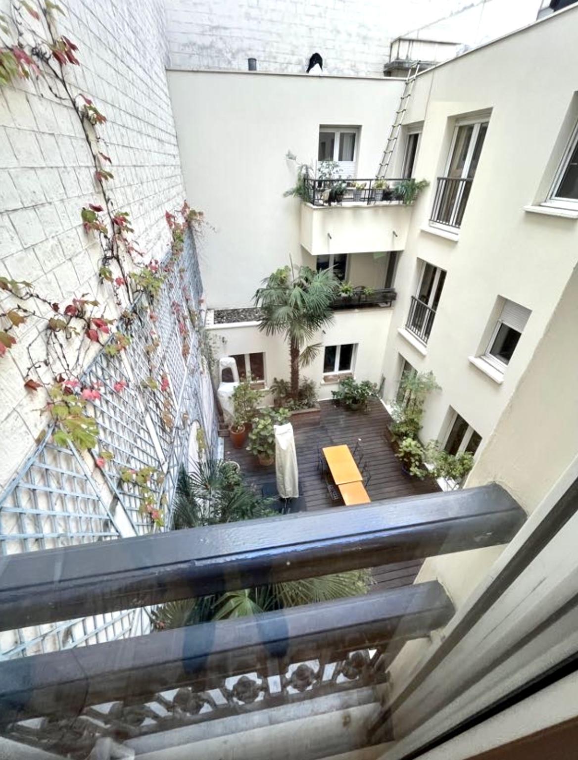 A louer 75009 Paris SUDIO MEUBLÉ 
