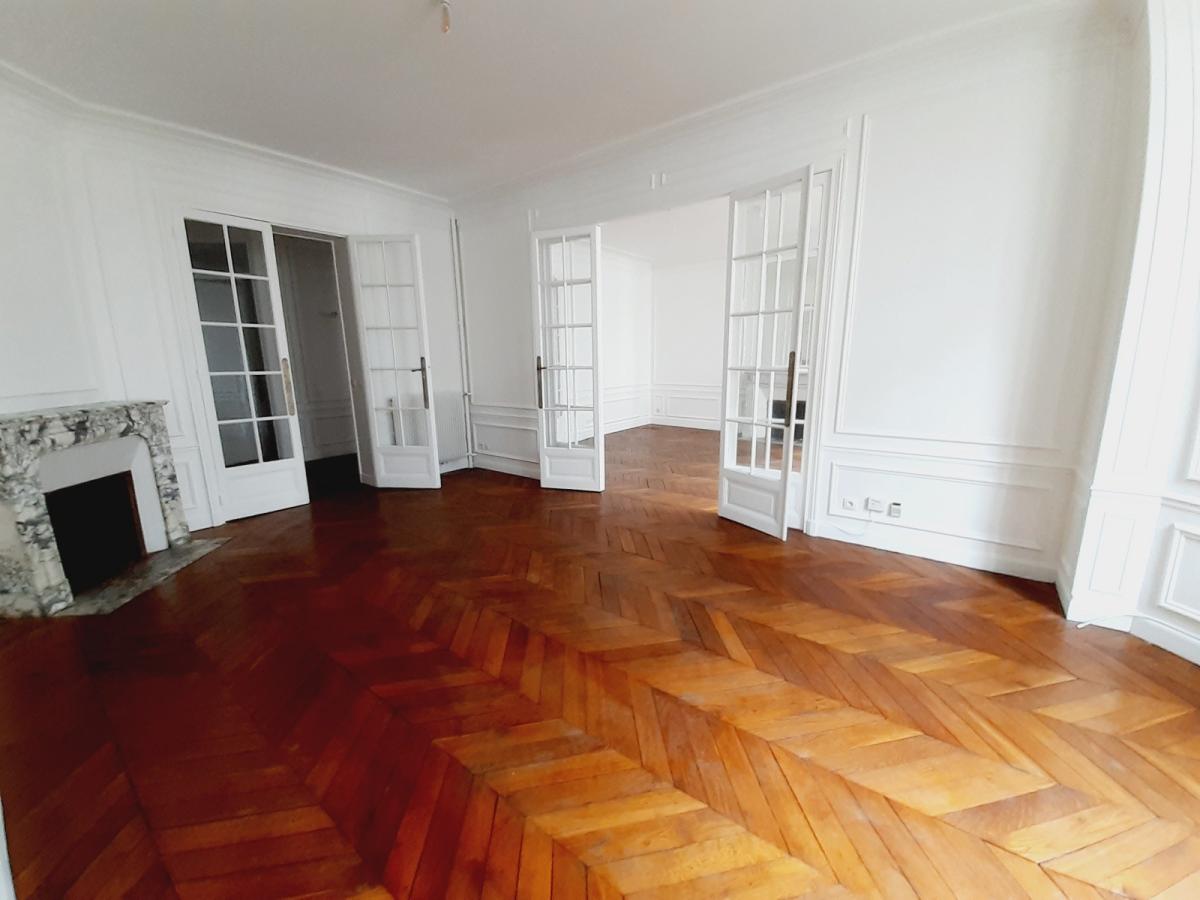 A LOUER 5 PIECES   157.21 m². PARIS  Xème.