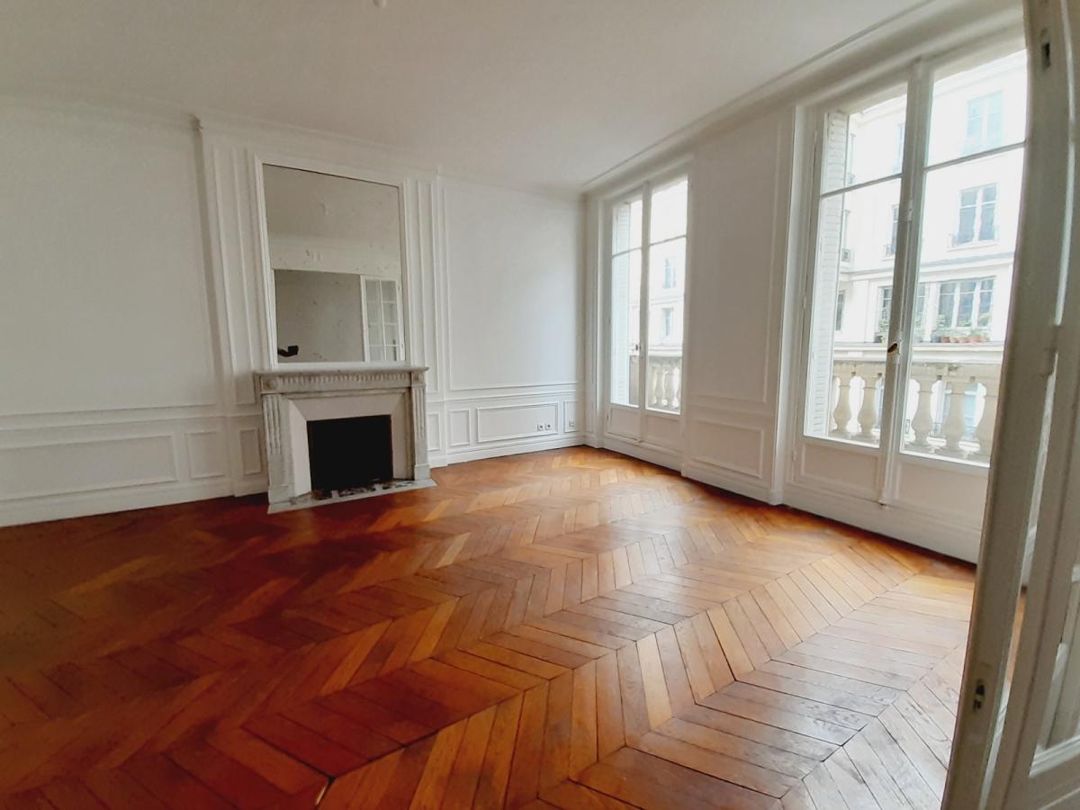 A LOUER 5 PIECES   157.21 m². PARIS  Xème.