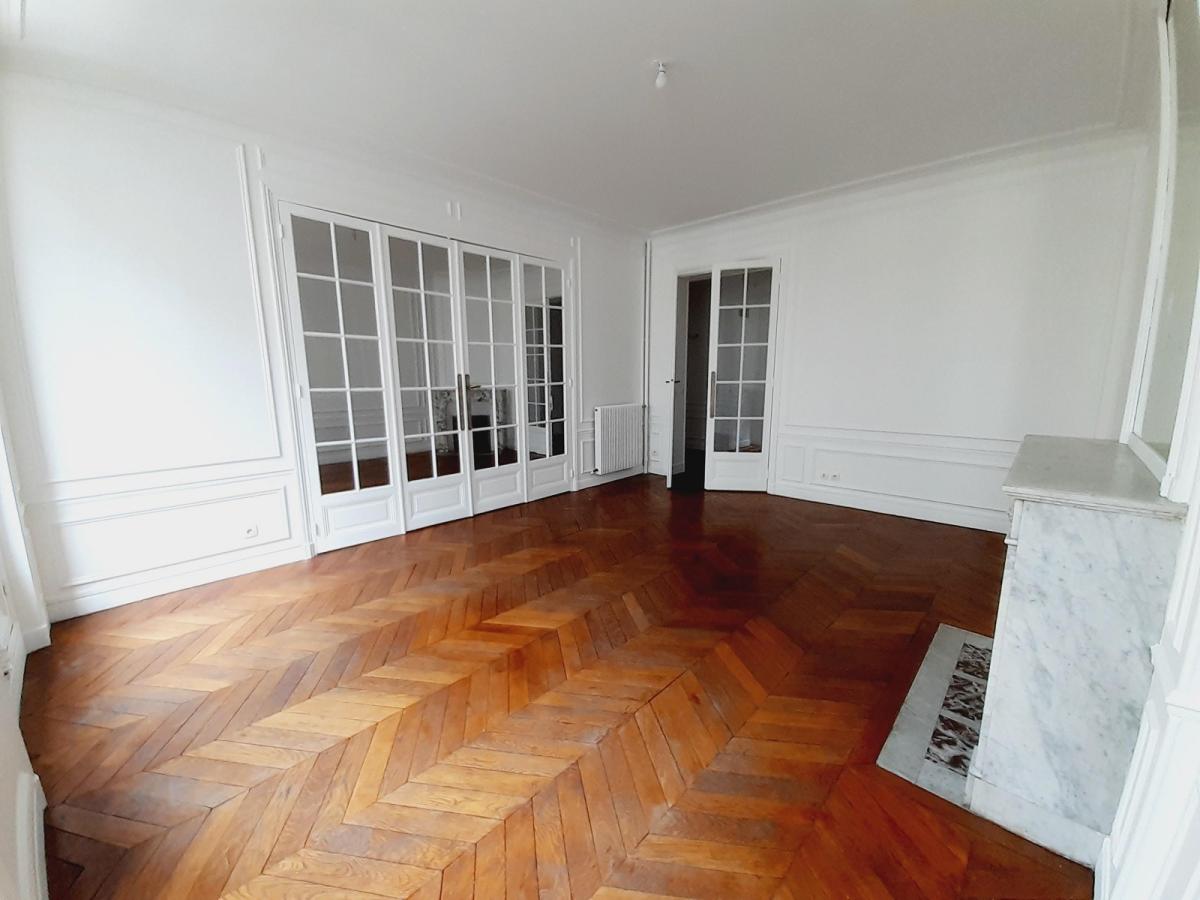 A LOUER 5 PIECES   157.21 m². PARIS  Xème.