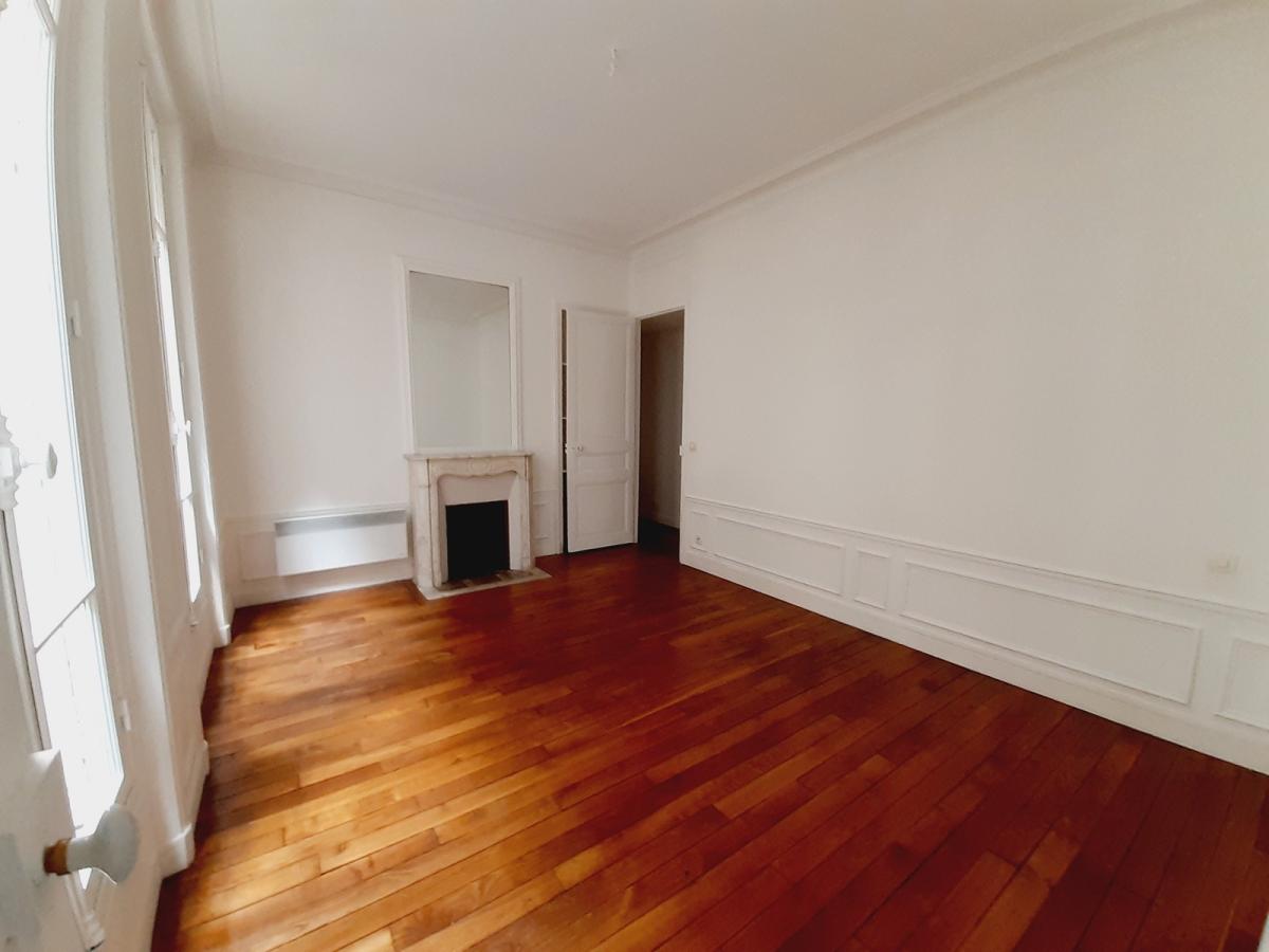 A LOUER 5 PIECES   157.21 m². PARIS  Xème.