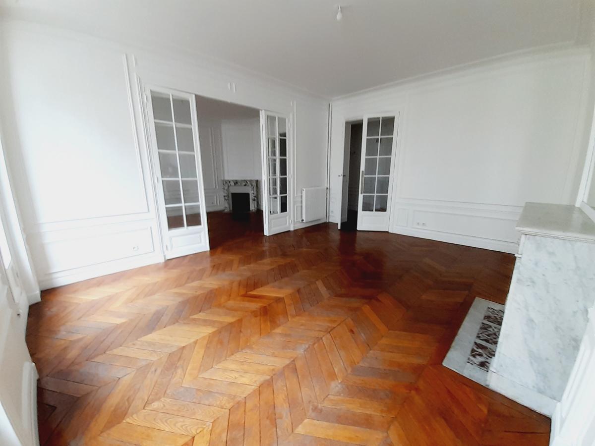A LOUER 5 PIECES   157.21 m². PARIS  Xème.