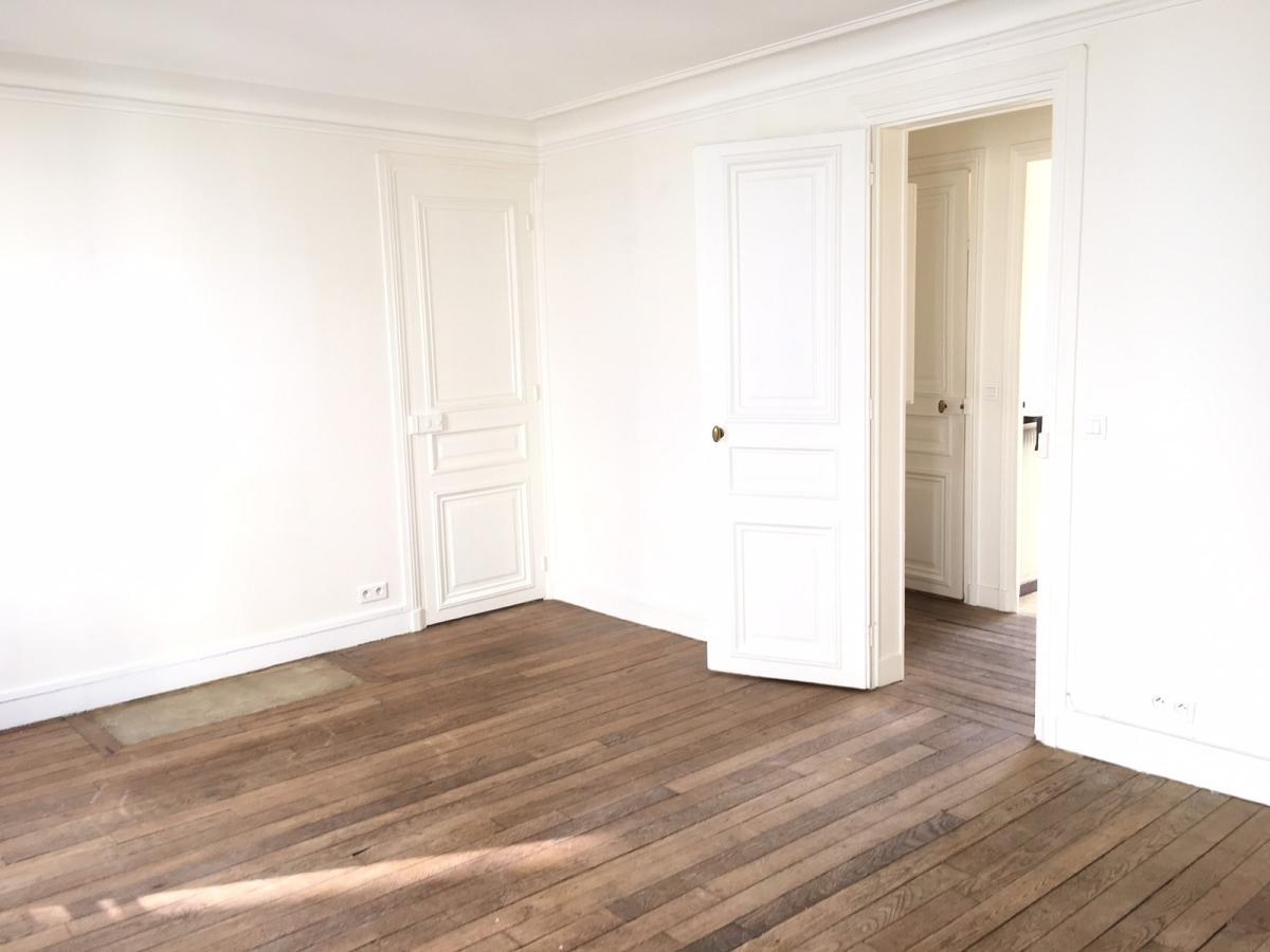 A LOUER Paris VII ème, rue Cler (proche métro  Ecole Militaire) 2Pièces de 40m² 