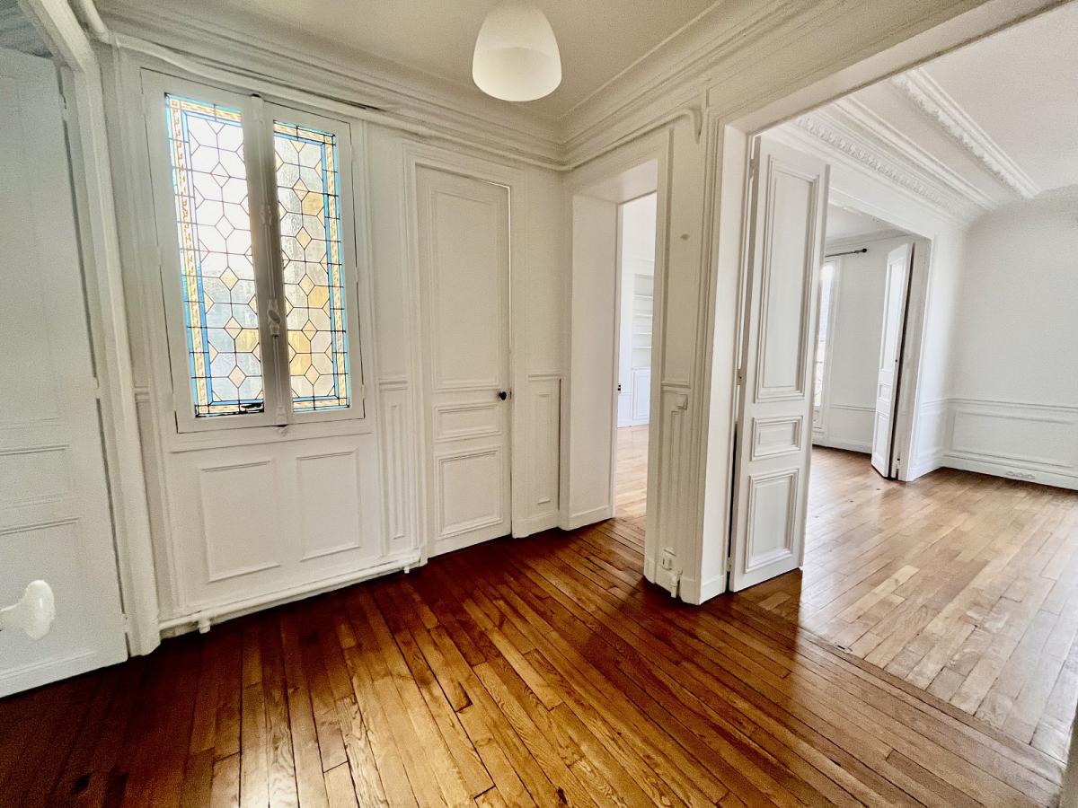 A LOUER 4/5 PIECES 105m² PARIS VIIIème 