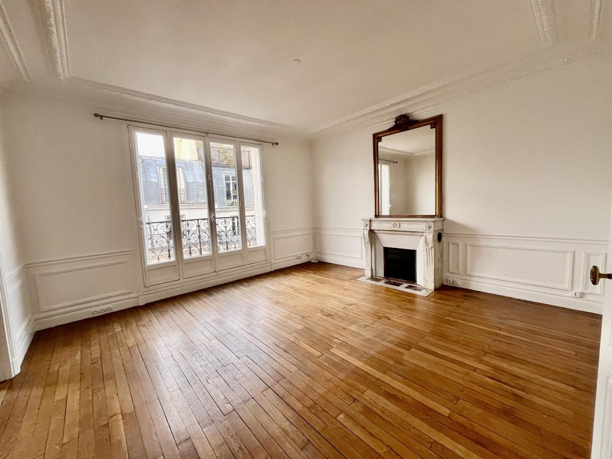 A LOUER 4/5 PIECES 105m² PARIS VIIIème 