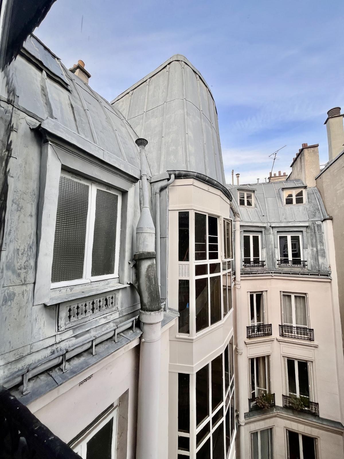 A LOUER 4/5 PIECES 105m² PARIS VIIIème 