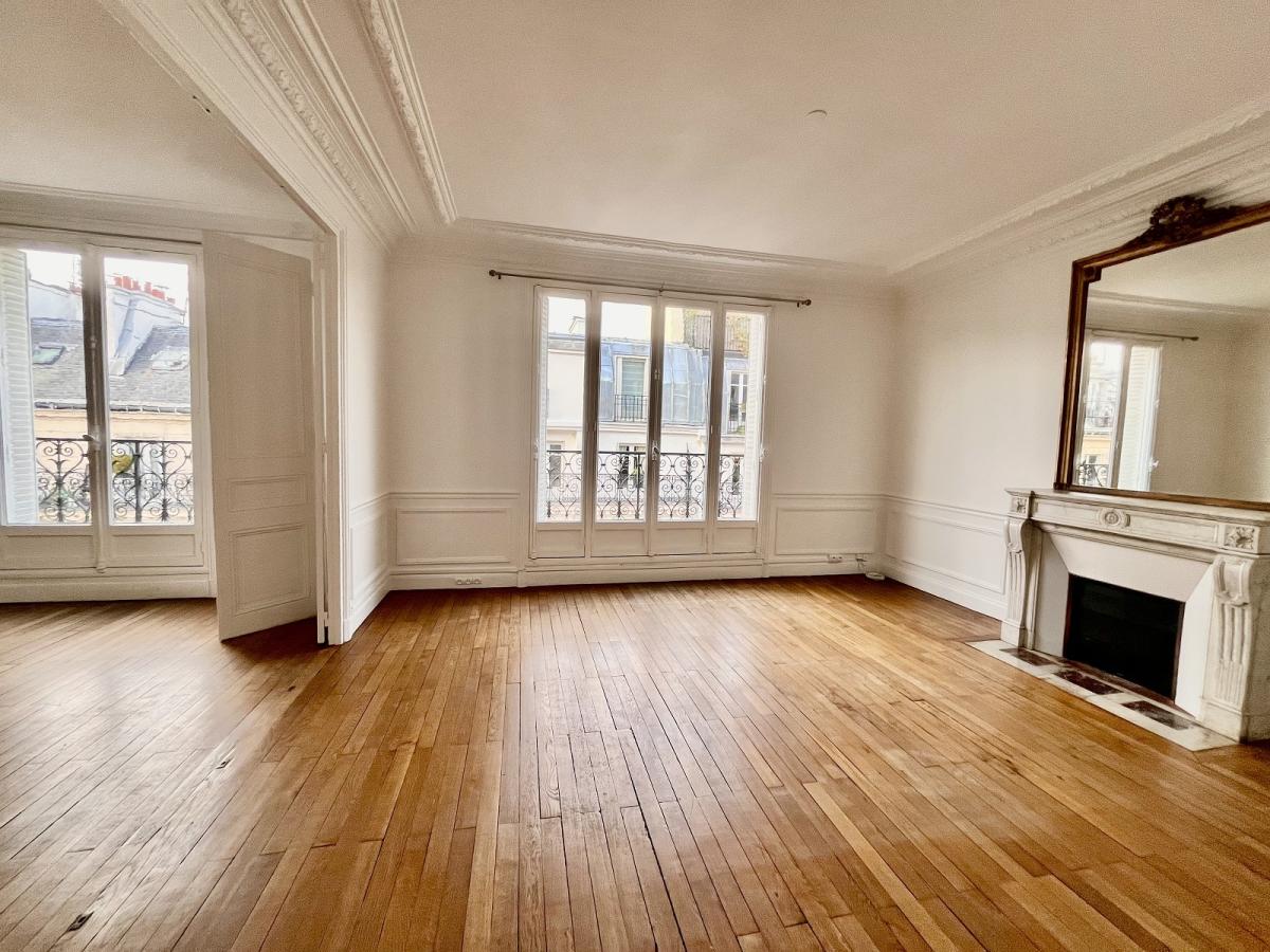 A LOUER 4/5 PIECES 105m² PARIS VIIIème 