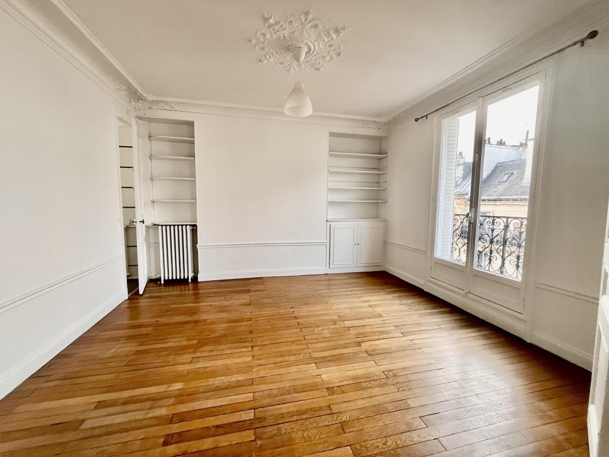 A LOUER 4/5 PIECES 105m² PARIS VIIIème 