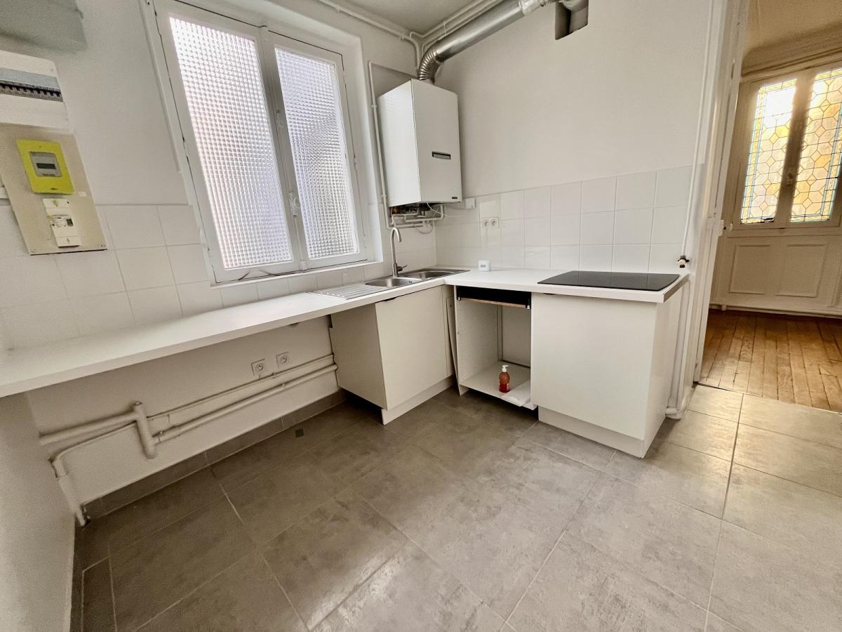 A LOUER 4/5 PIECES 105m² PARIS VIIIème 