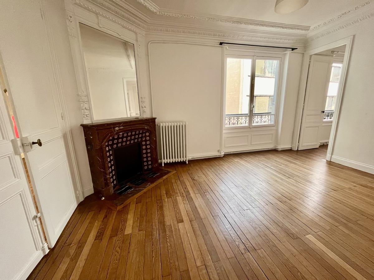 A LOUER 4/5 PIECES 105m² PARIS VIIIème 