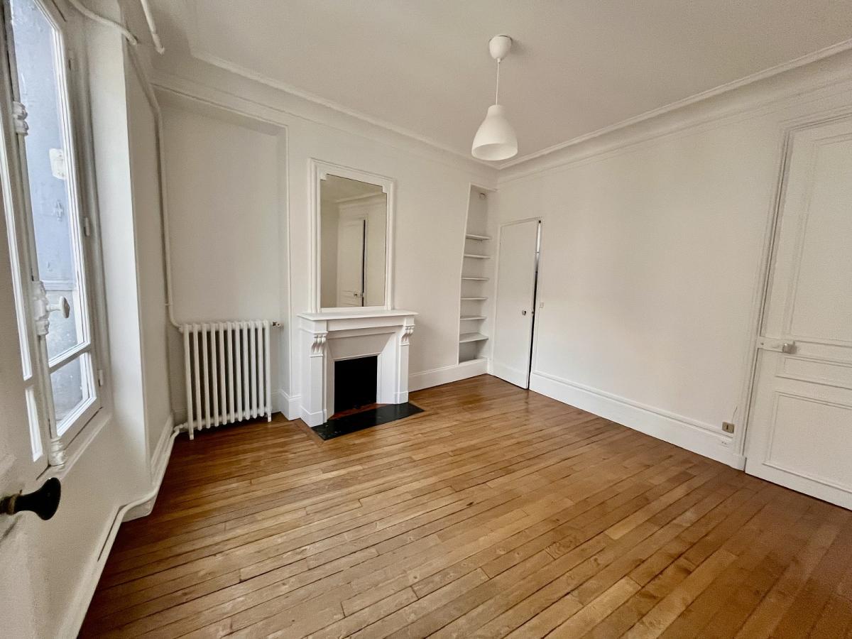 A LOUER 4/5 PIECES 105m² PARIS VIIIème 