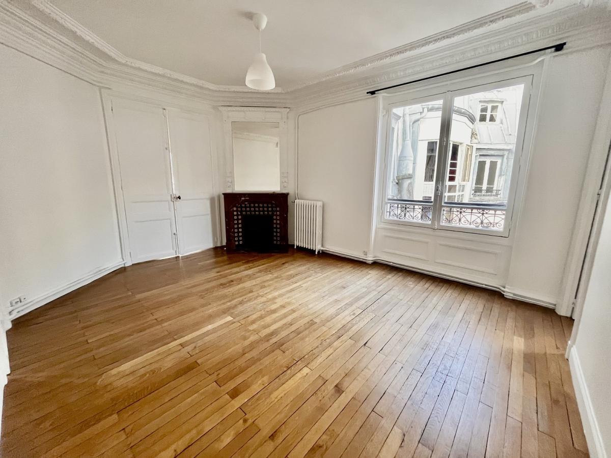 A LOUER 4/5 PIECES 105m² PARIS VIIIème 