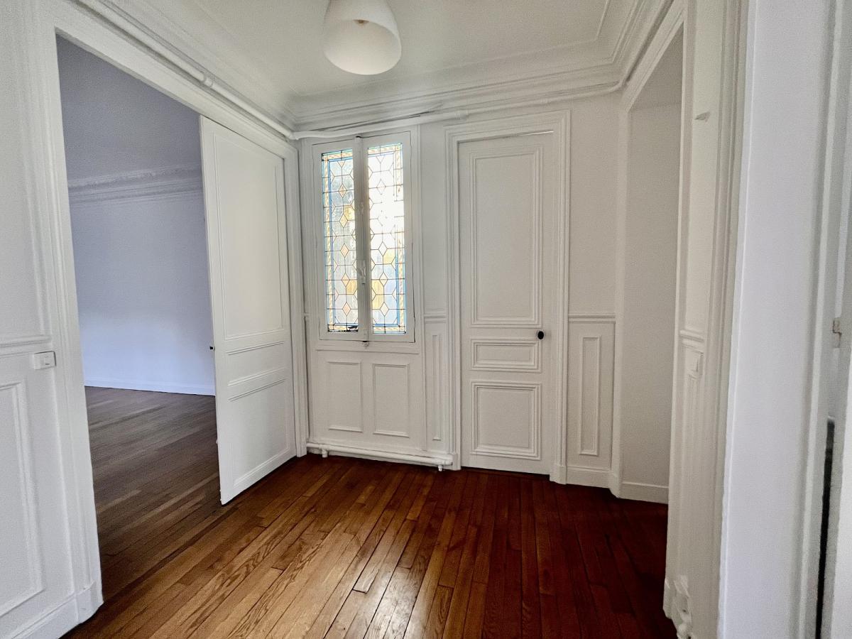 A LOUER 4/5 PIECES 105m² PARIS VIIIème 