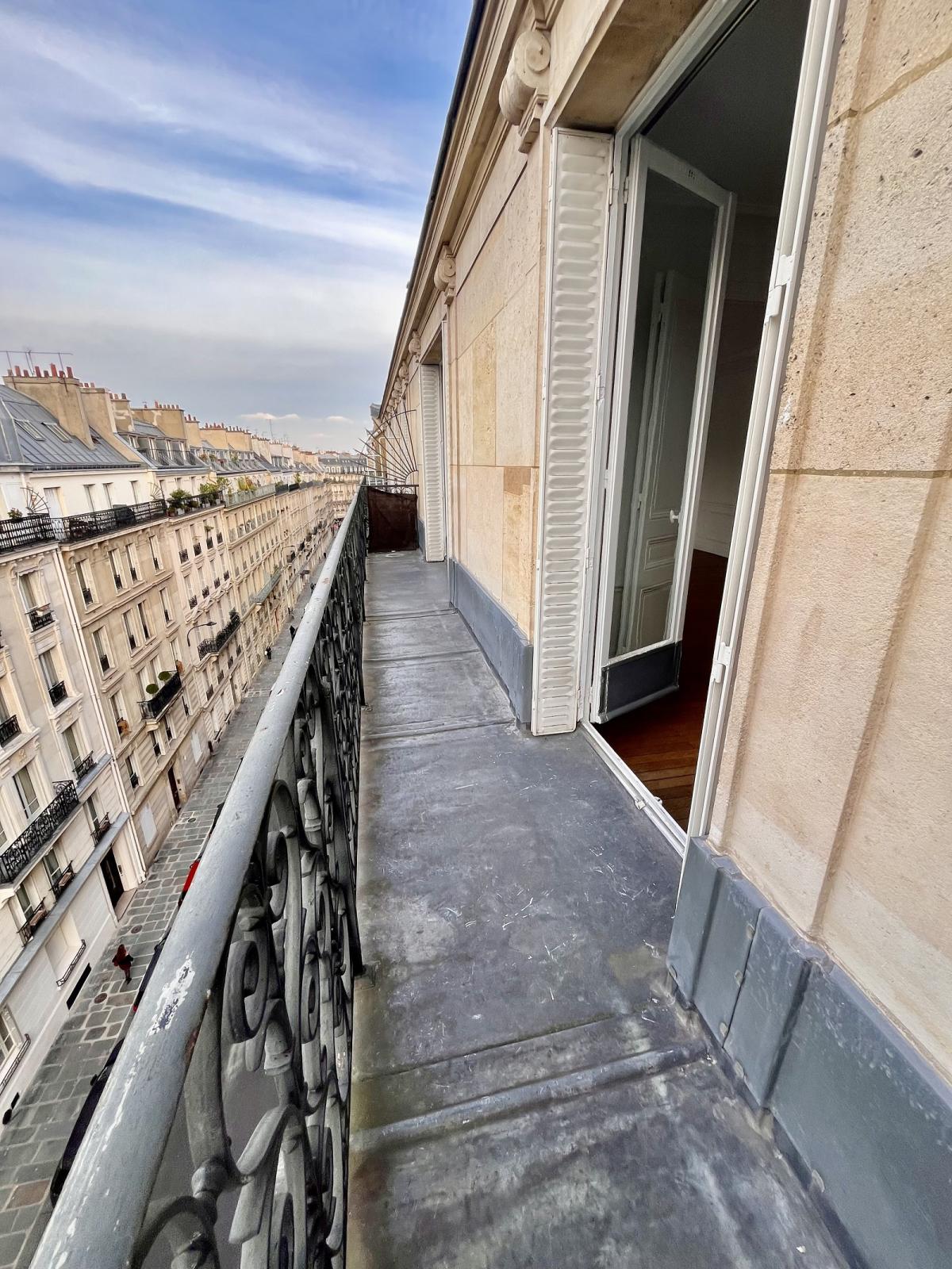 A LOUER 4/5 PIECES 105m² PARIS VIIIème 