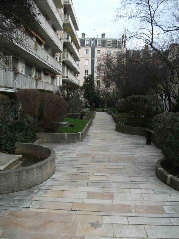 A LOUER  Studio  17.55m² Paris XIIème. BEL AIR