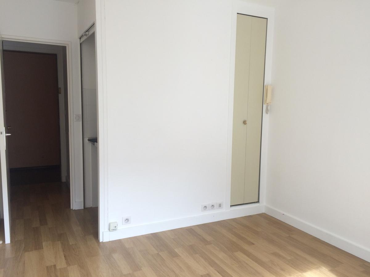 A LOUER  Studio  17.55m² Paris XIIème. BEL AIR
