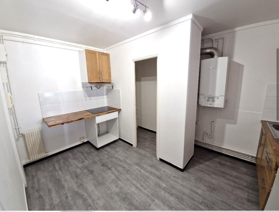 A LIUER NANTERRE 2 PIECES RENOVE 