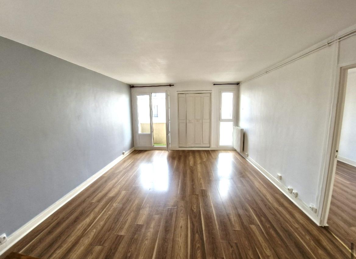 A LIUER NANTERRE 2 PIECES RENOVE 