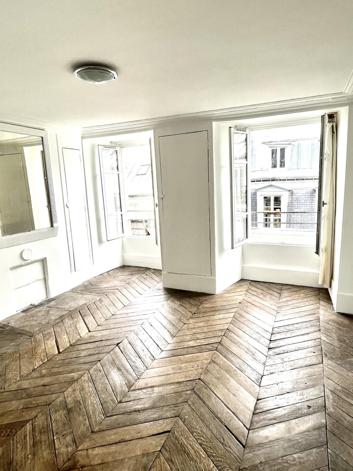 A LOUER 75010 PARIS BONNE NOUVELLE 2Pieces Repeint