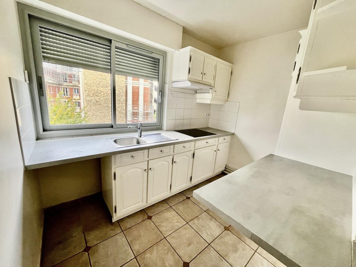 Paris XVème, Village Suisse,  4 Pièces avec Balcon et Parking et chambre de service
