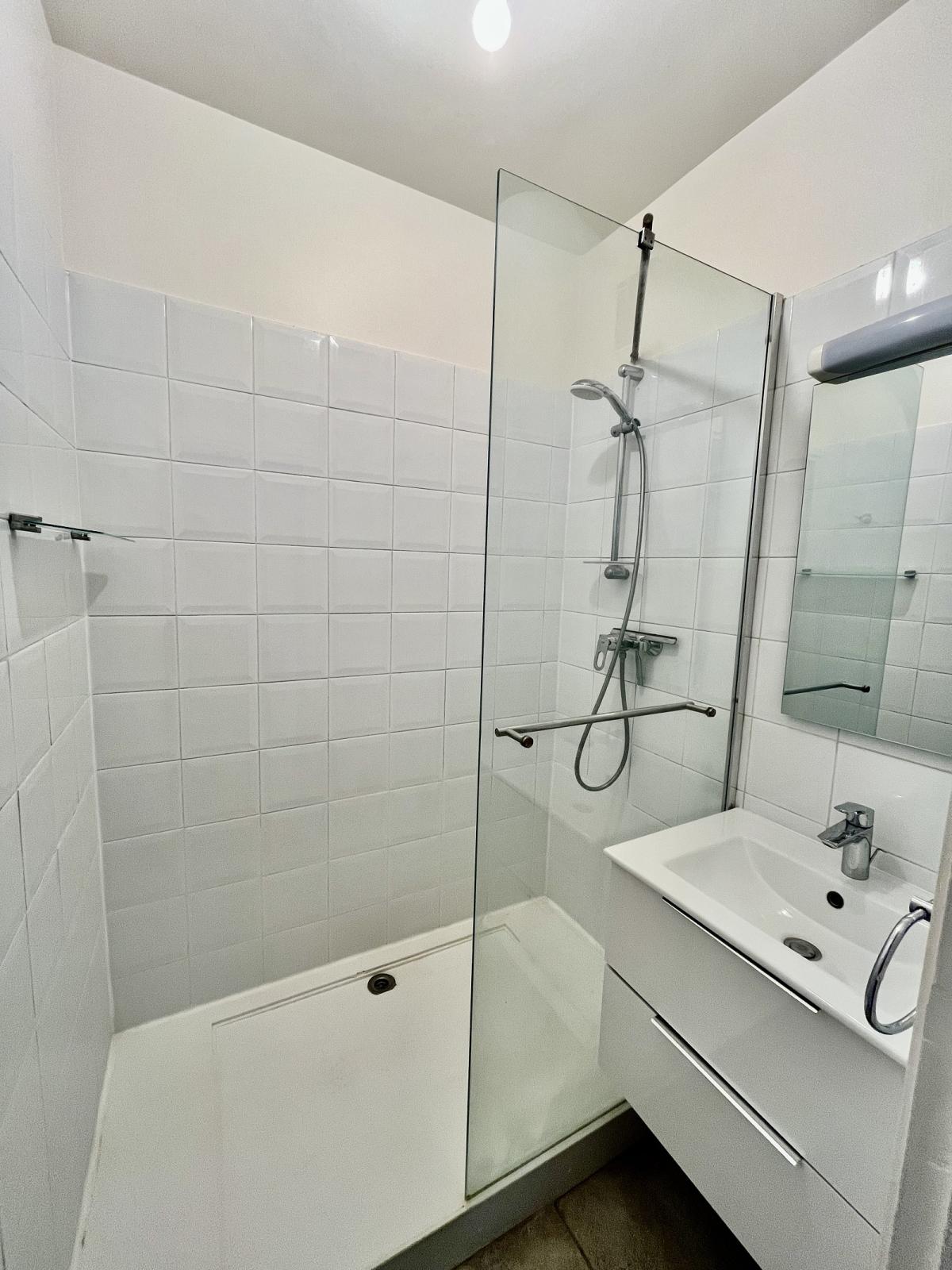 Paris XVème, Village Suisse,  4 Pièces avec Balcon et Parking et chambre de service