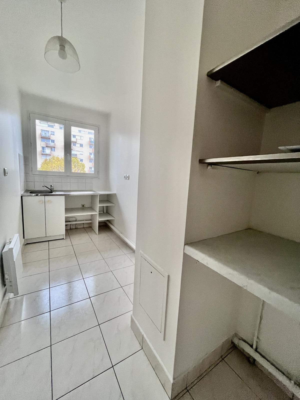 A LOUER 2 Pièces 42m² 92120 MONTROUGE AVEC CAVE PARKING ET BALCON