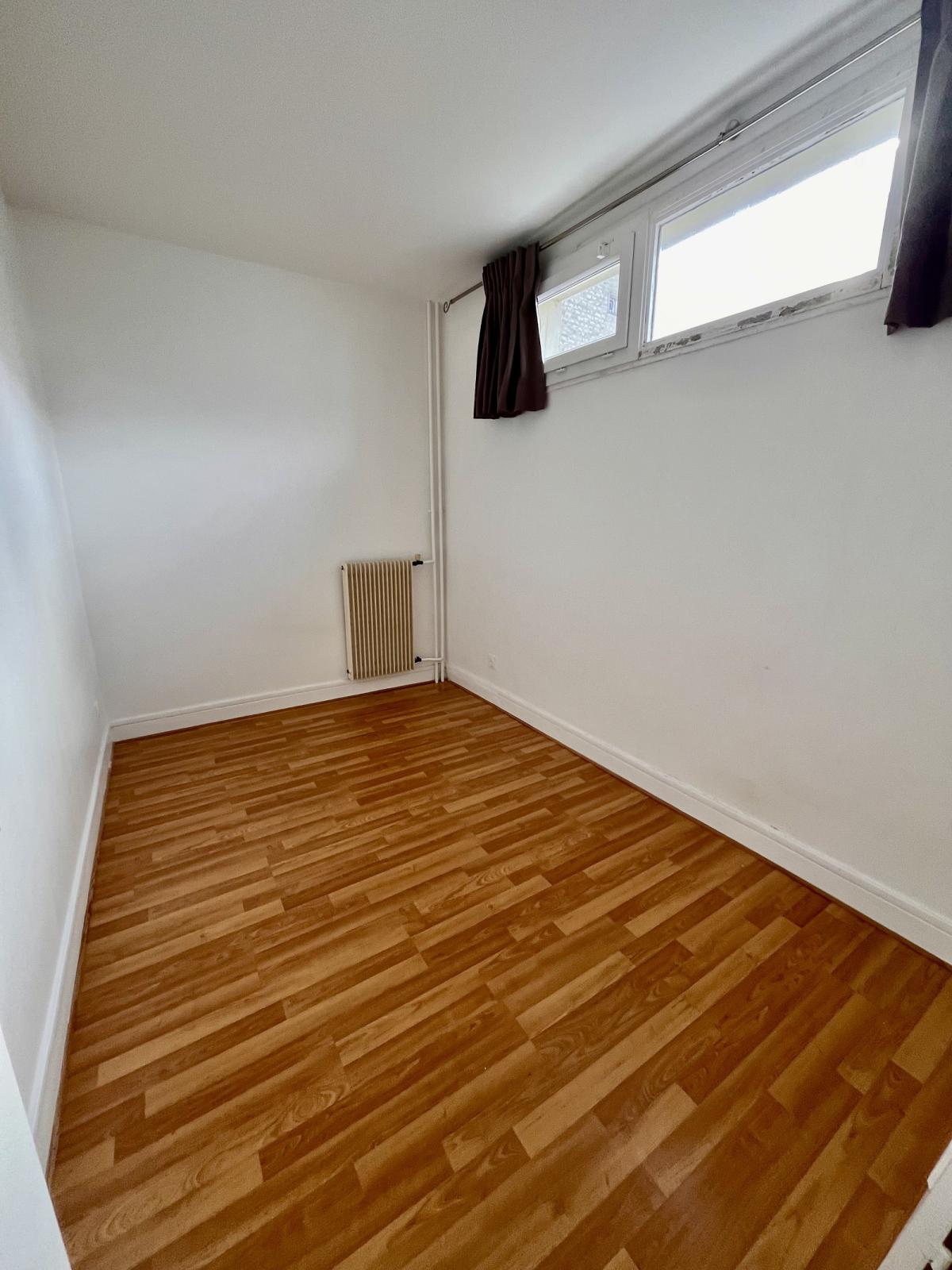 A LOUER 2P  46m² PARIS XVème CAVE PARKING ET BALCON