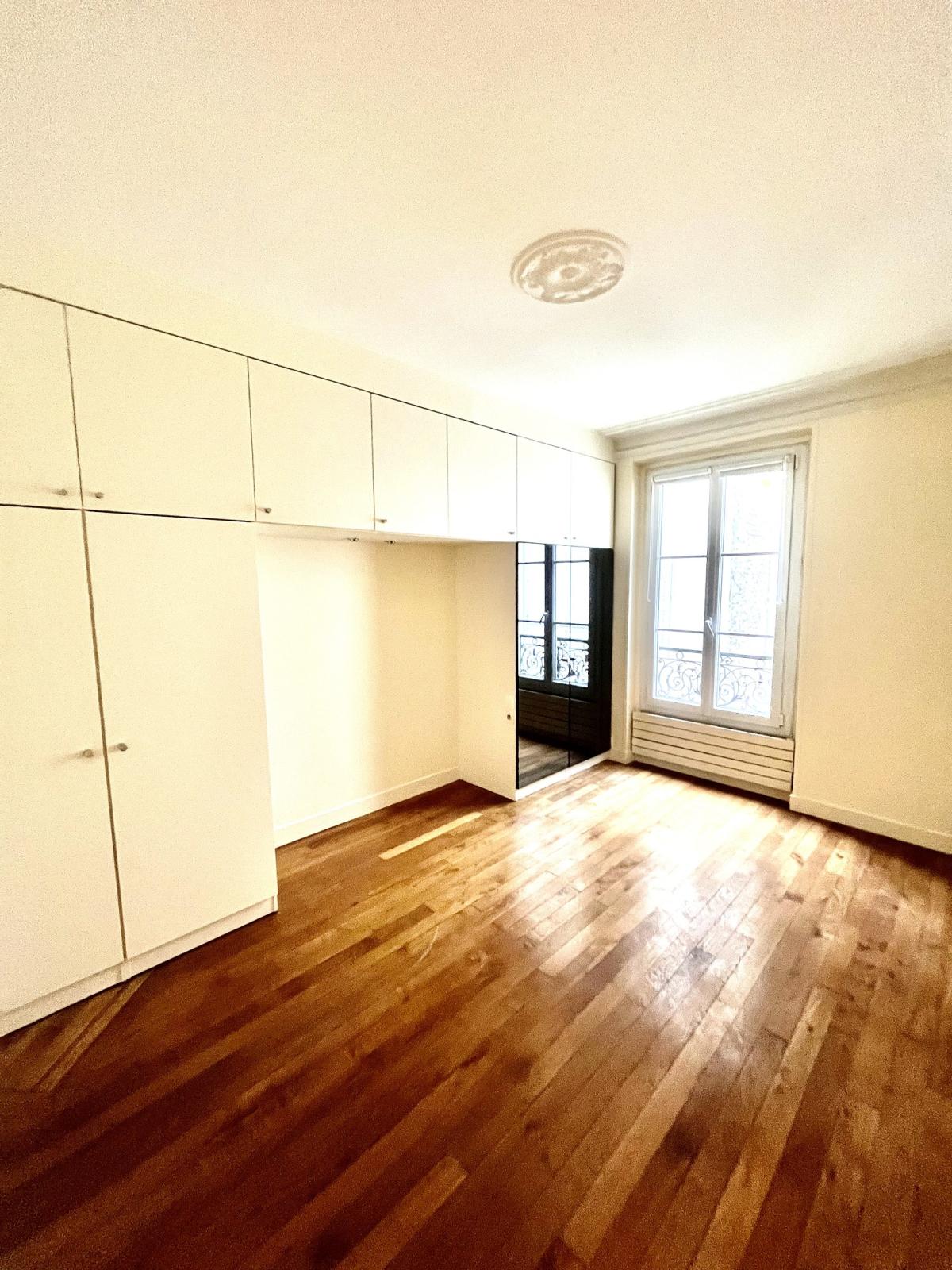 A LOUER Paris XVIIème 2P Porte Maillot