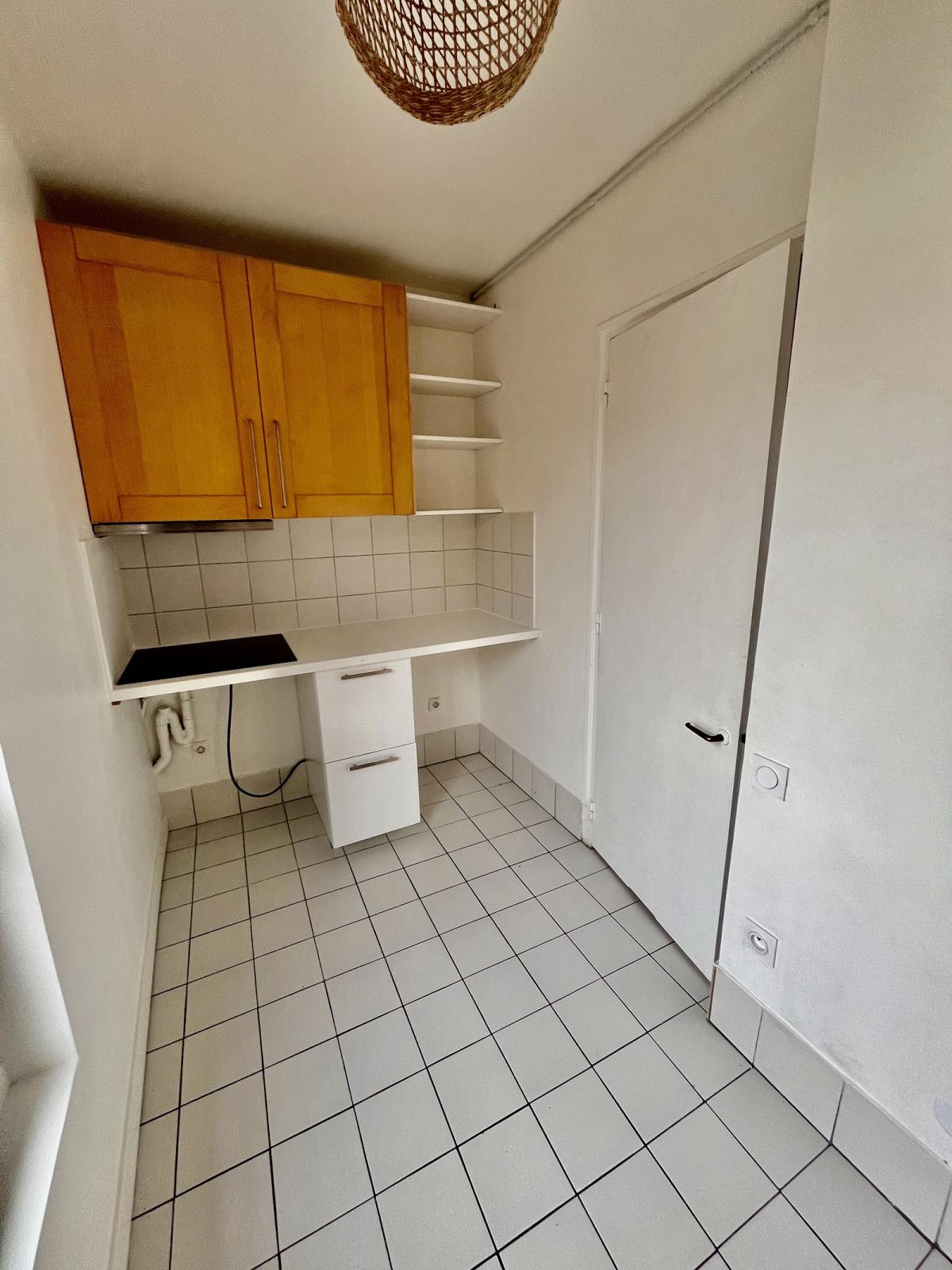 Paris IV rue des Guillemites - 2 Pièces  avec PARKING  en sus 129