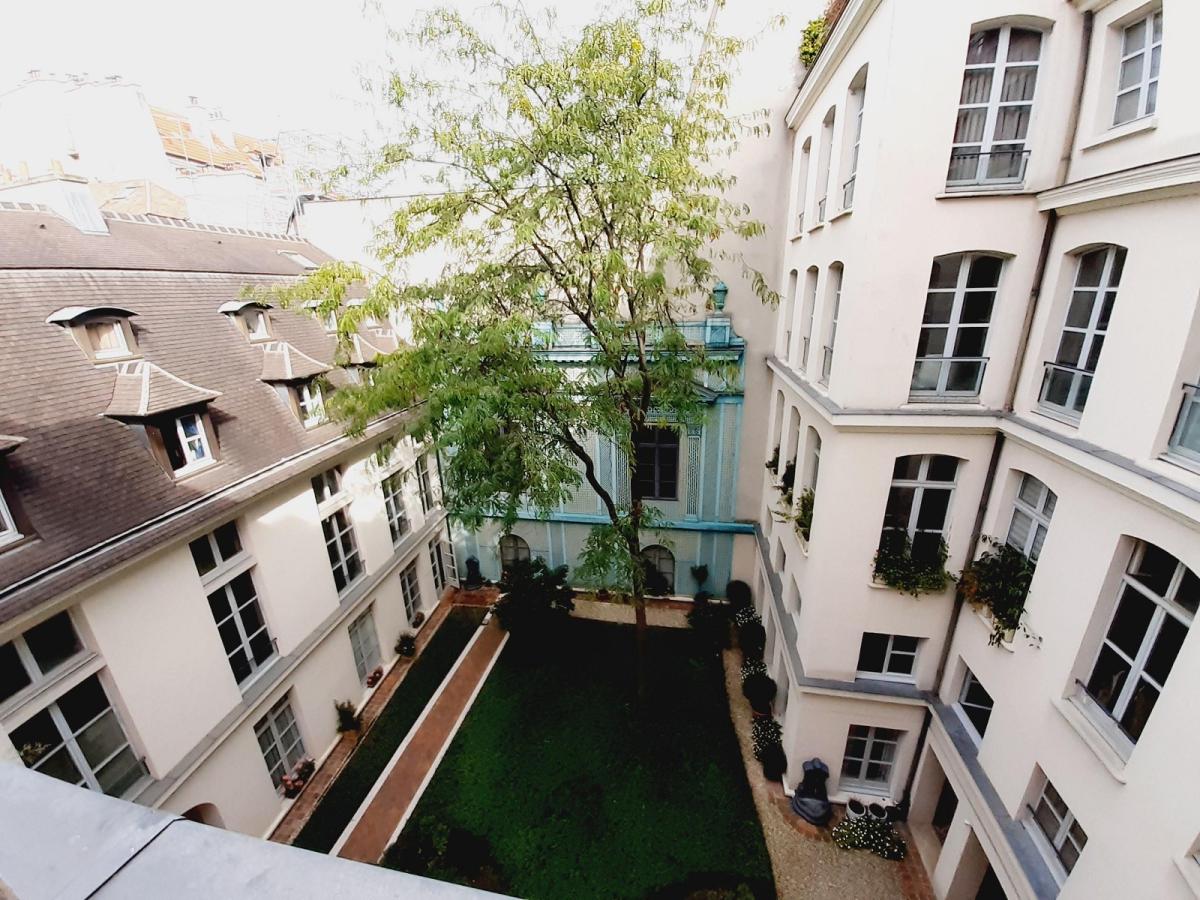 Paris IV rue des Guillemites - 2 Pièces  avec PARKING  en sus 129