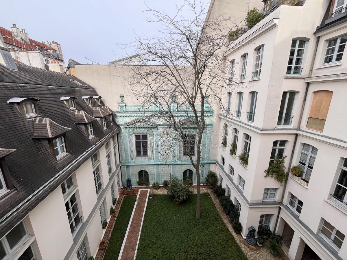 Paris IV rue des Guillemites - 2 Pièces  avec PARKING  en sus 129