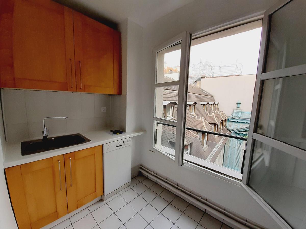 Paris IV rue des Guillemites - 2 Pièces  avec PARKING  en sus 129