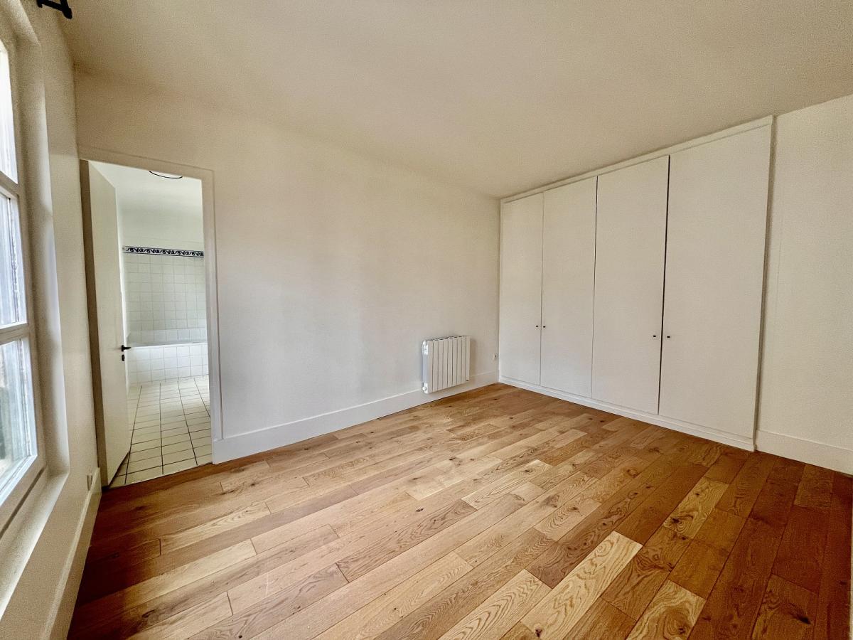 Paris IV rue des Guillemites - 2 Pièces  avec PARKING  en sus 129