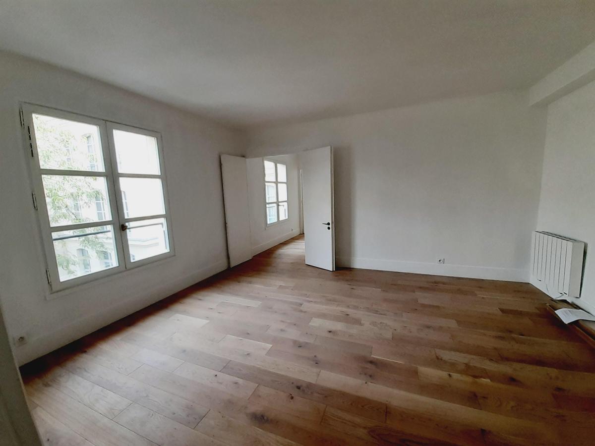 Paris IV rue des Guillemites - 2 Pièces  avec PARKING  en sus 129