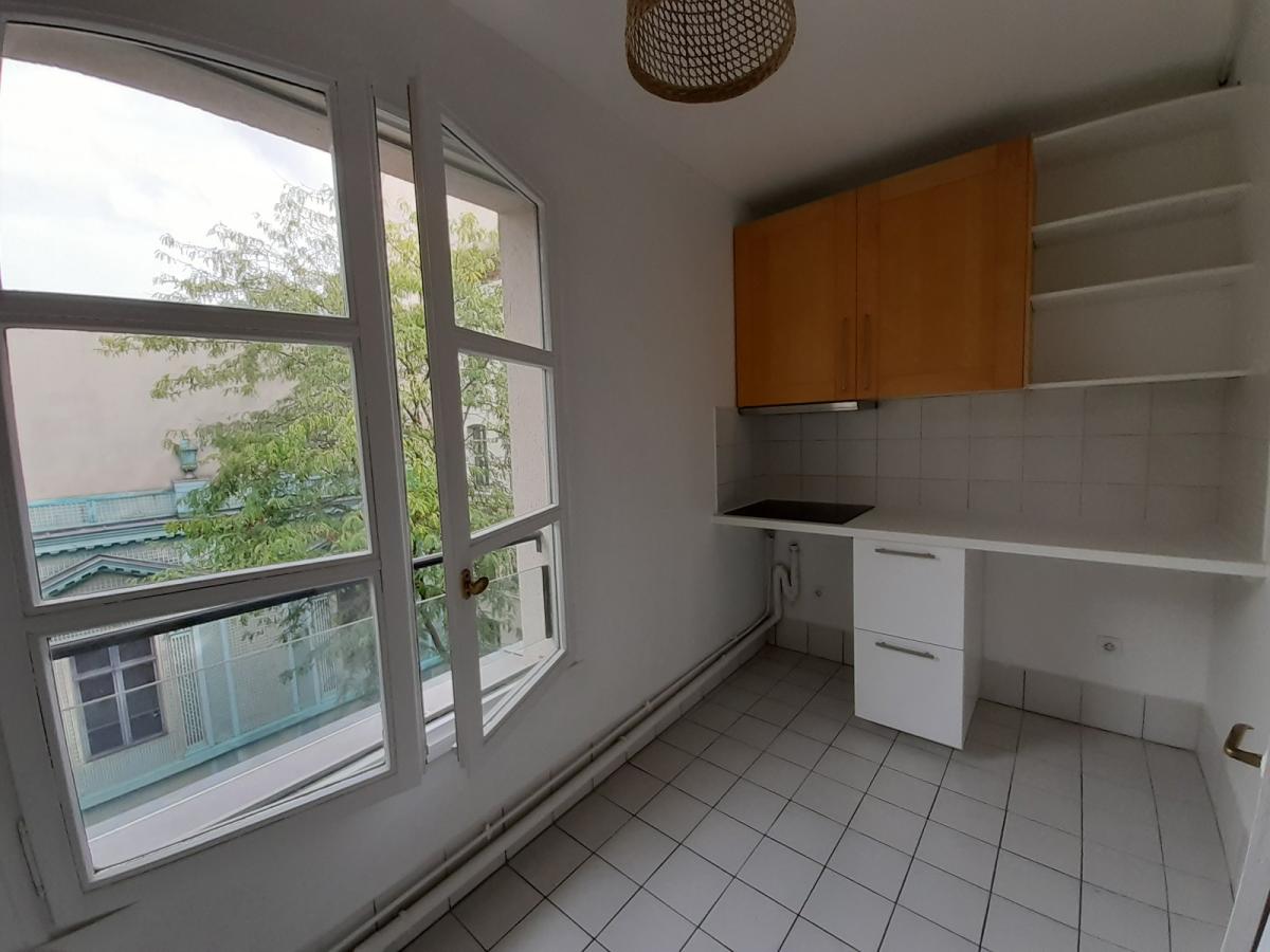 Paris IV rue des Guillemites - 2 Pièces  avec PARKING  en sus 129