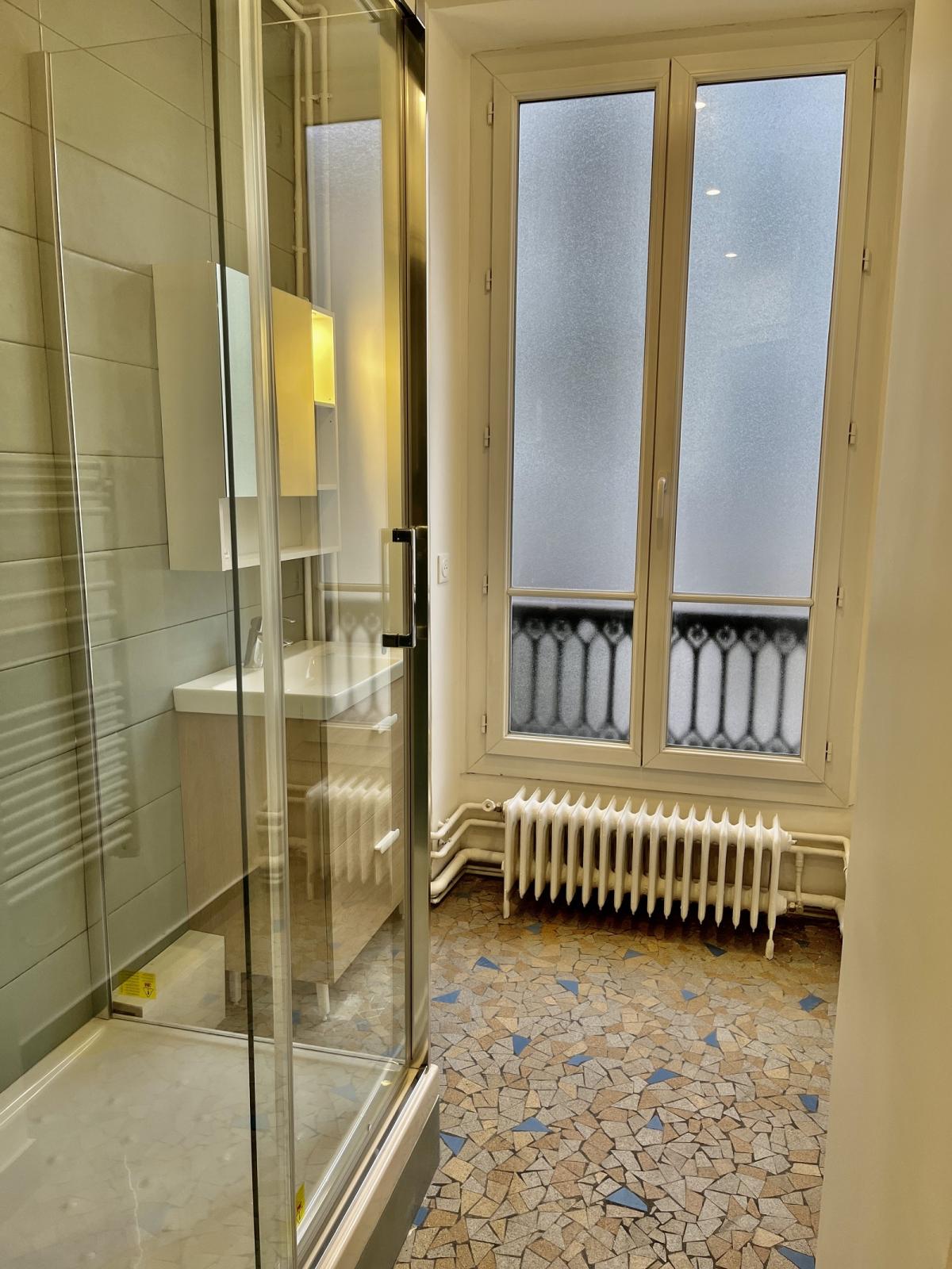 PARIS 9ème Anvers Beau 2P 70,27m²