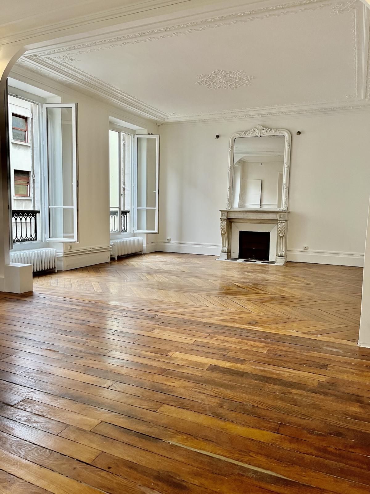 PARIS 9ème Anvers Beau 2P 70,27m²