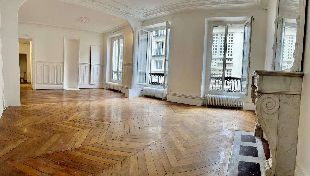 PARIS 9ème Anvers Beau 2P 70,27m²