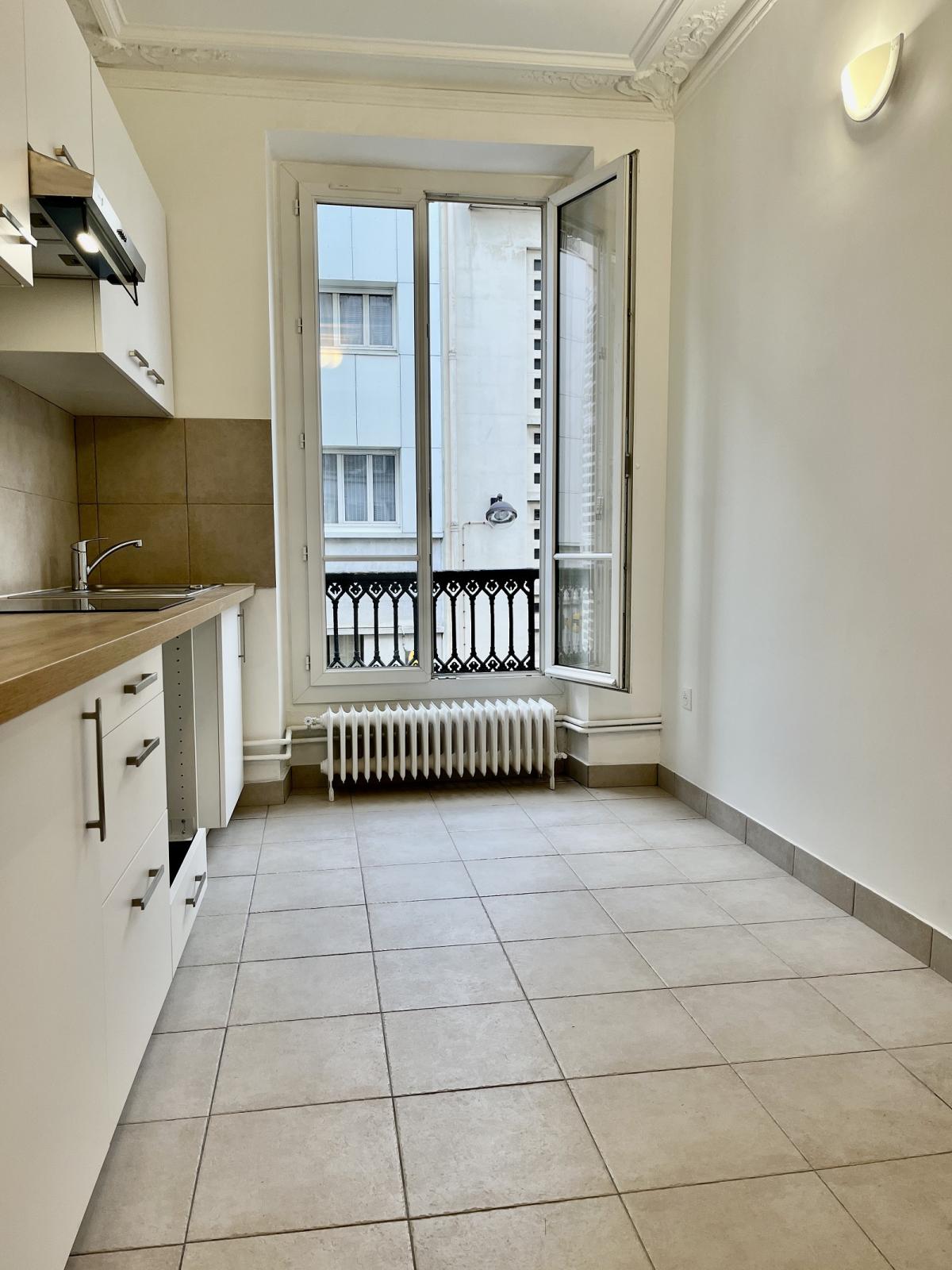 PARIS 9ème Anvers Beau 2P 70,27m²