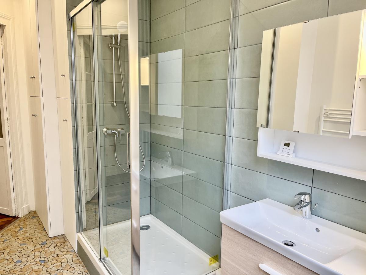 PARIS 9ème Anvers Beau 2P 70,27m²