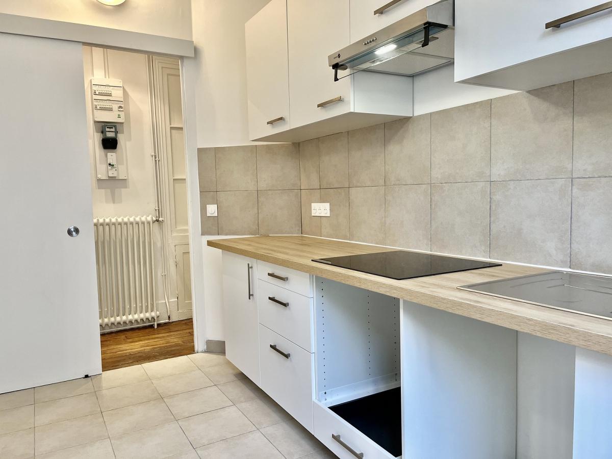 PARIS 9ème Anvers Beau 2P 70,27m²