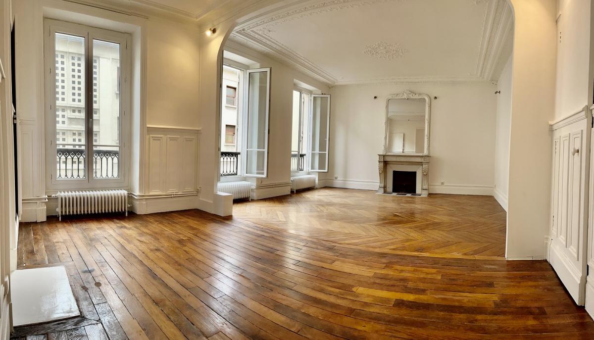 PARIS 9ème Anvers Beau 2P 70,27m²
