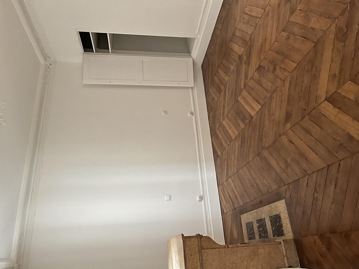 PARIS 9ème Anvers Beau 2P 70,27m²