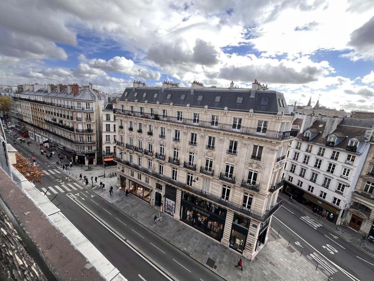 A LOUER 3 PIECES 70m² PARIS IIème. MONTORGUEIL 