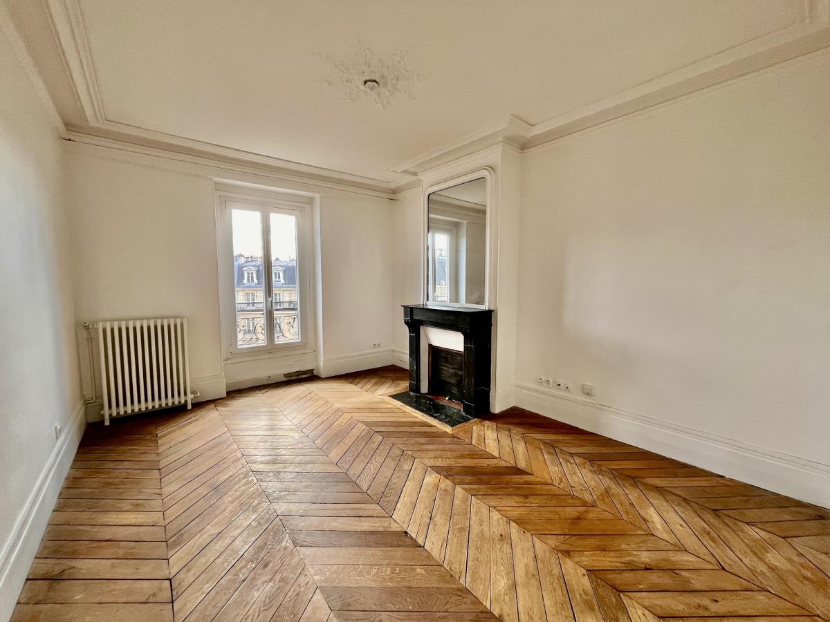 A LOUER 3 PIECES 70m² PARIS IIème. MONTORGUEIL 