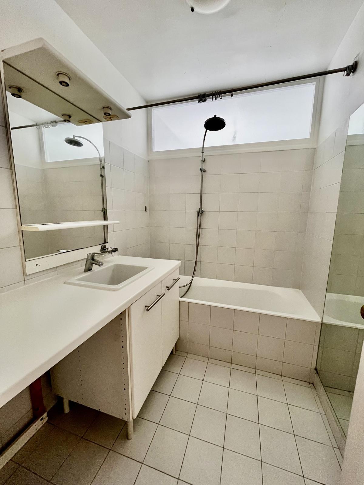 A LOUER 3 PIECES 70m² PARIS IIème. MONTORGUEIL 