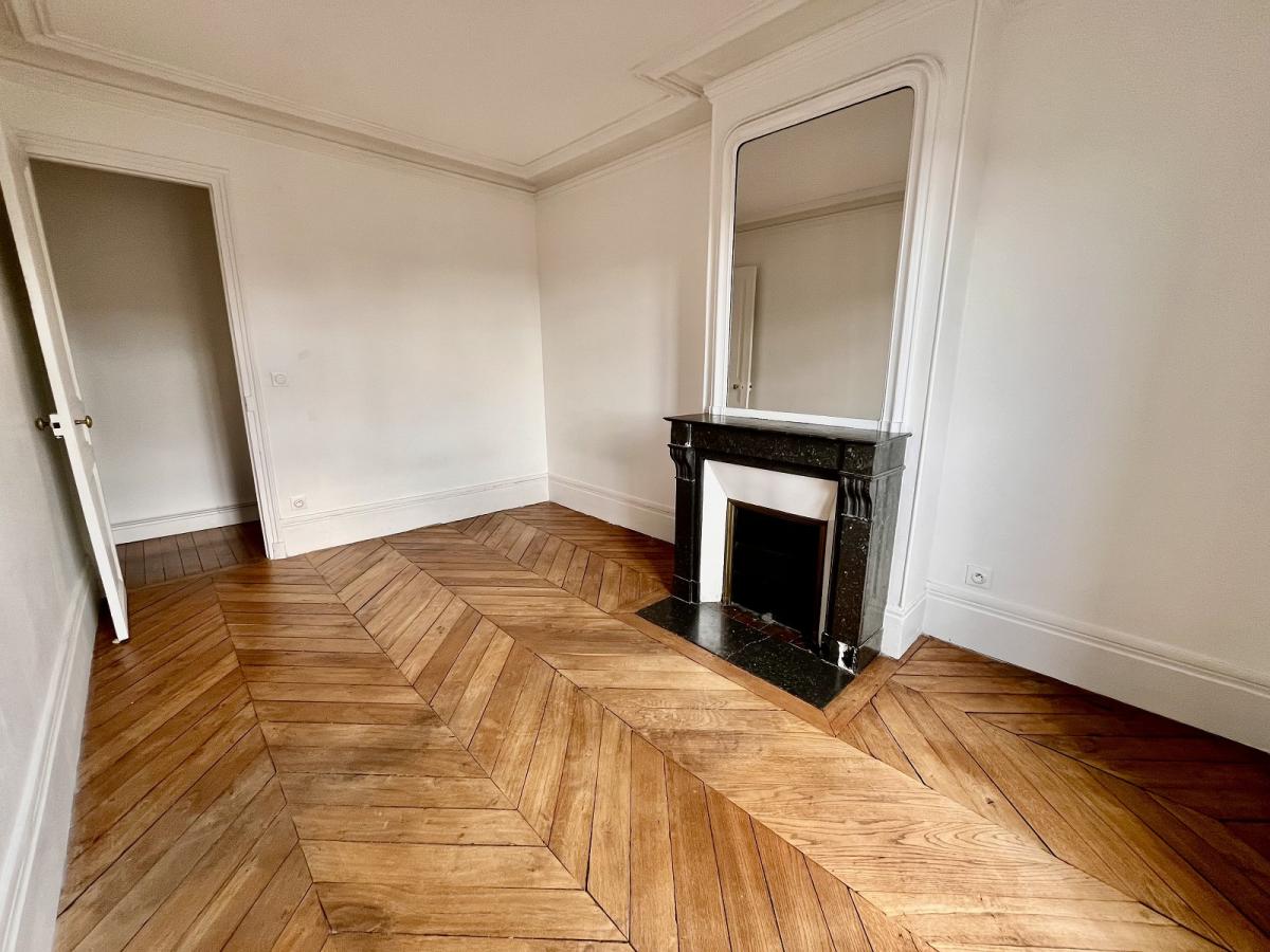 A LOUER 3 PIECES 70m² PARIS IIème. MONTORGUEIL 