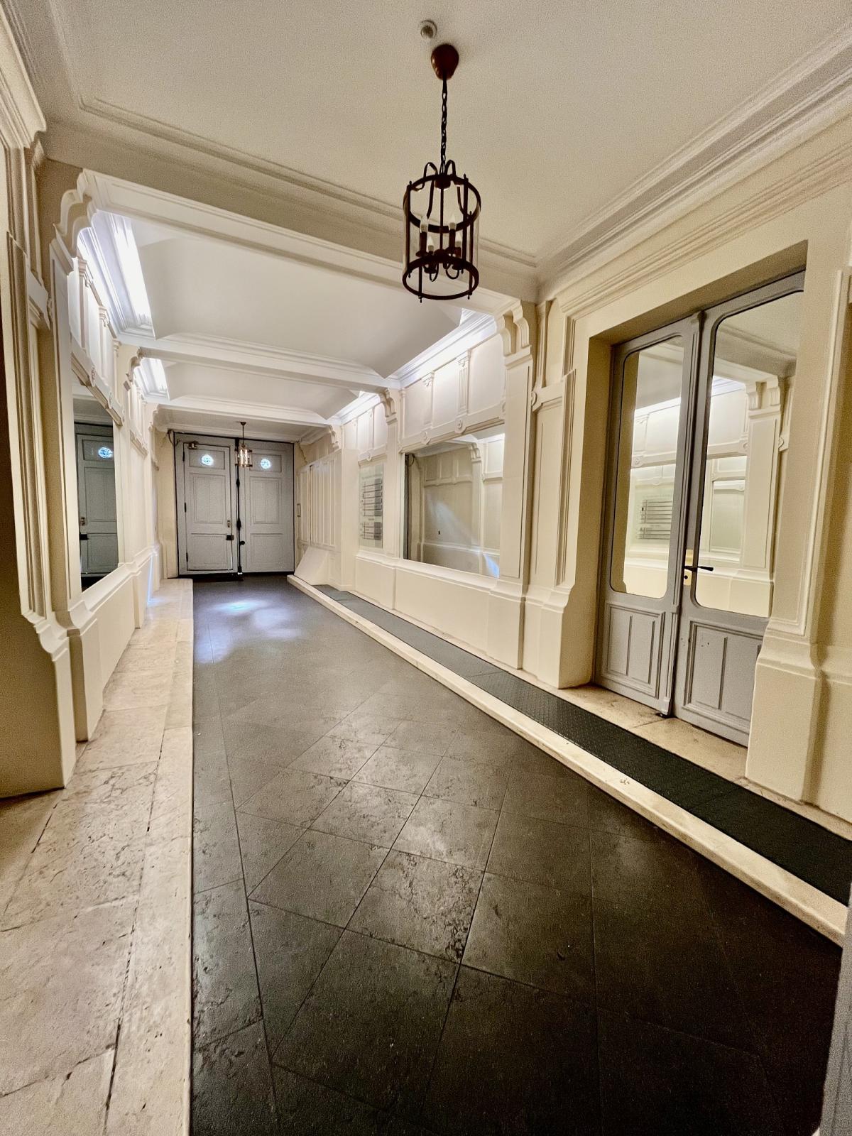 A LOUER 3 PIECES 70m² PARIS IIème. MONTORGUEIL 